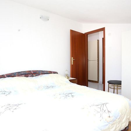 Family Friendly Seaside Apartments Razanj, Rogoznica - 10373 Cameră foto