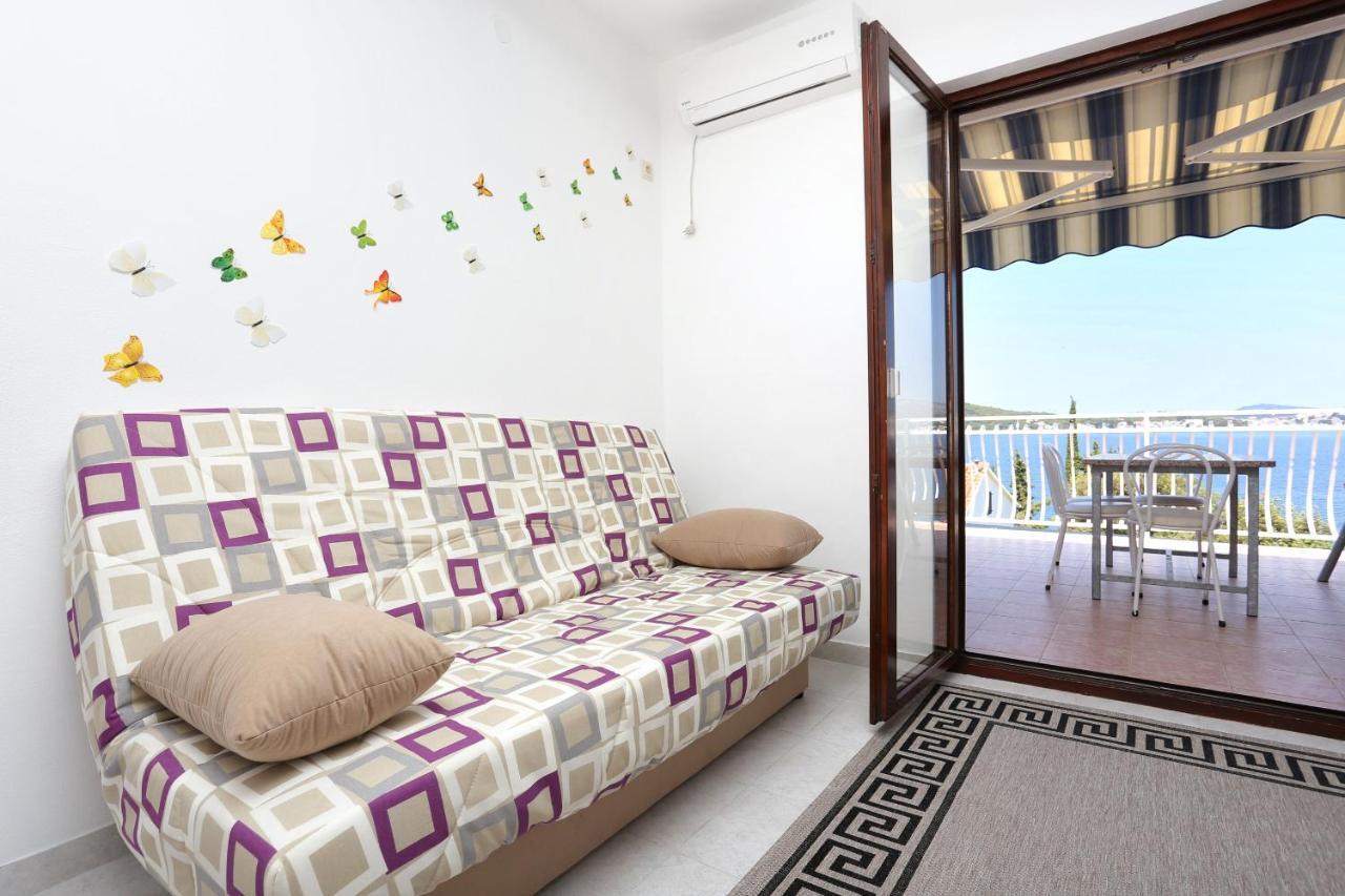 Family Friendly Seaside Apartments Razanj, Rogoznica - 10373 Exterior foto