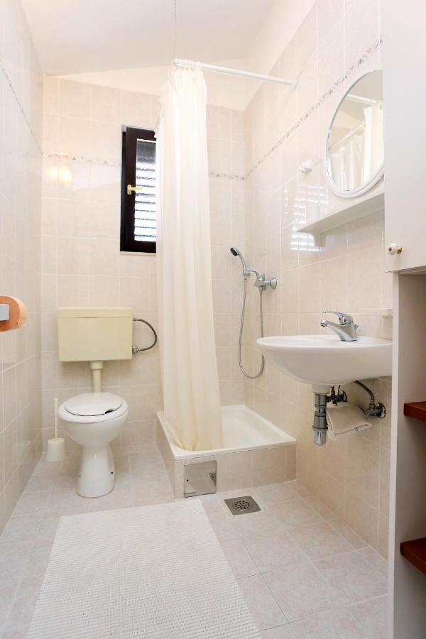 Family Friendly Seaside Apartments Razanj, Rogoznica - 10373 Exterior foto