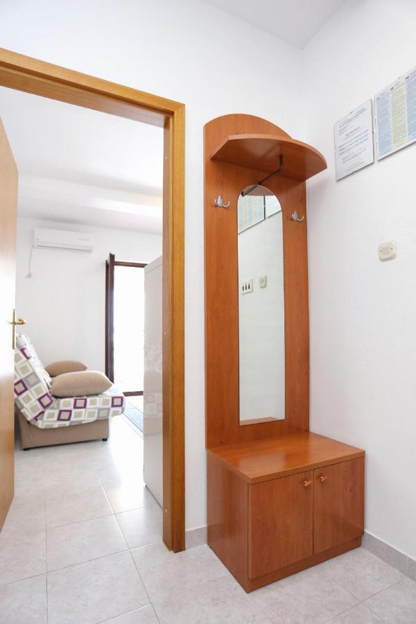 Family Friendly Seaside Apartments Razanj, Rogoznica - 10373 Exterior foto