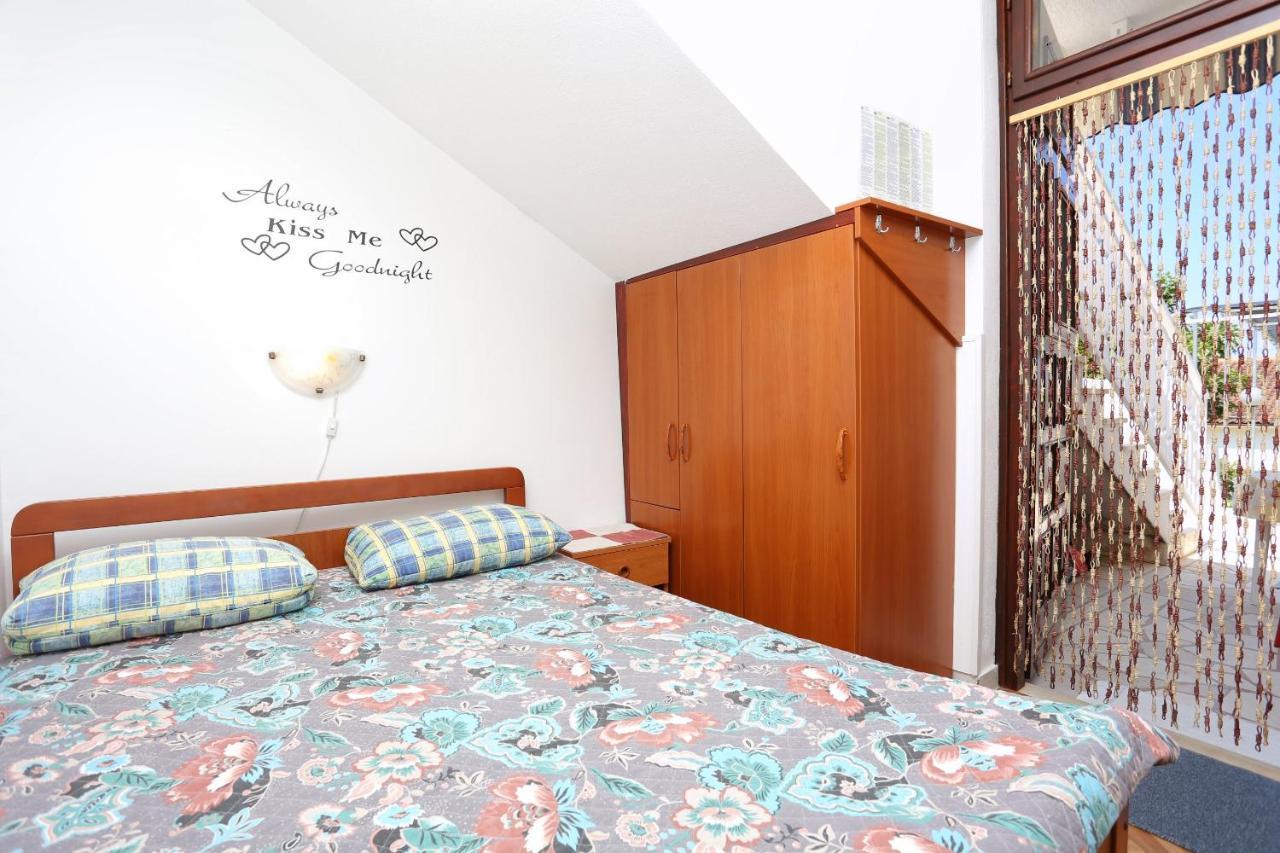 Family Friendly Seaside Apartments Razanj, Rogoznica - 10373 Exterior foto