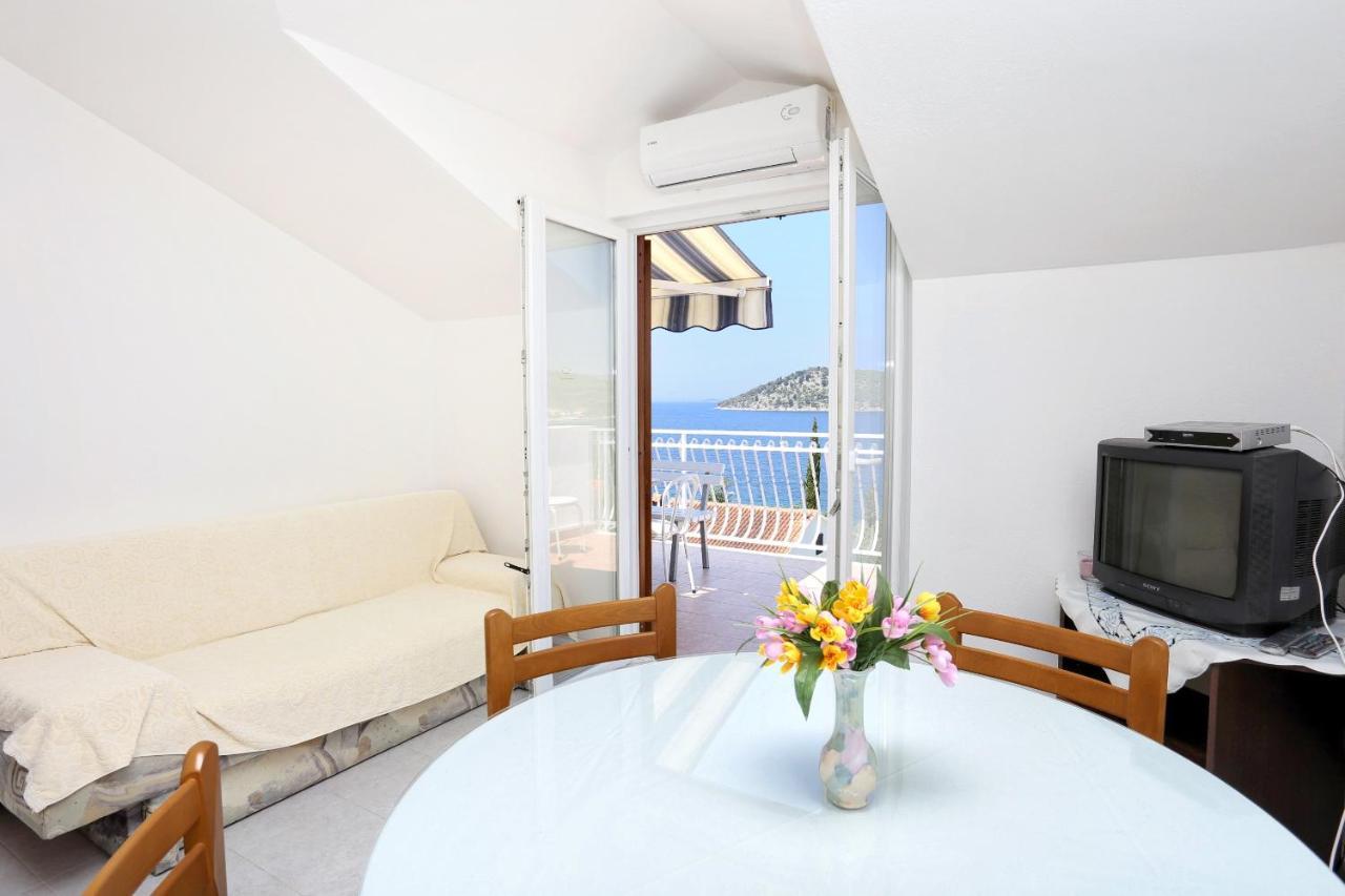 Family Friendly Seaside Apartments Razanj, Rogoznica - 10373 Exterior foto