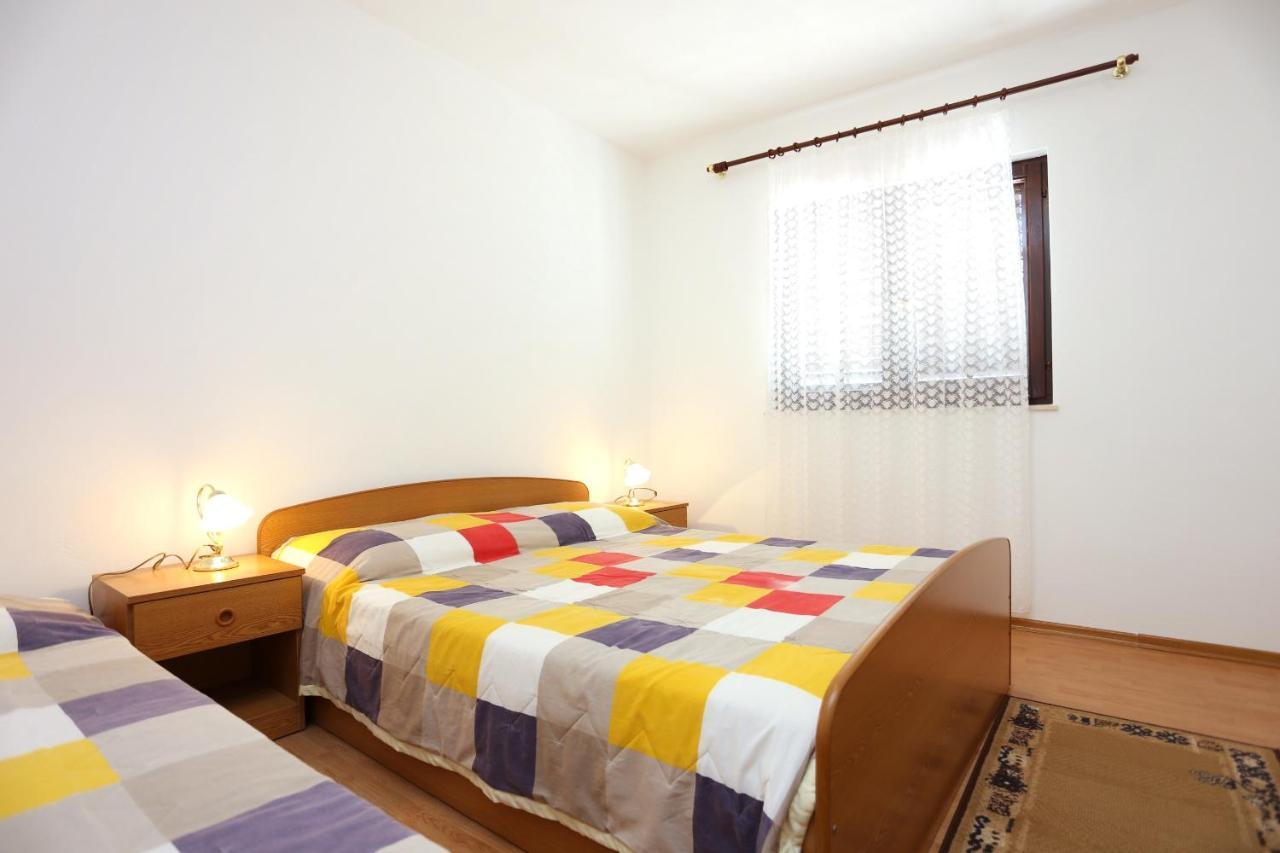 Family Friendly Seaside Apartments Razanj, Rogoznica - 10373 Exterior foto