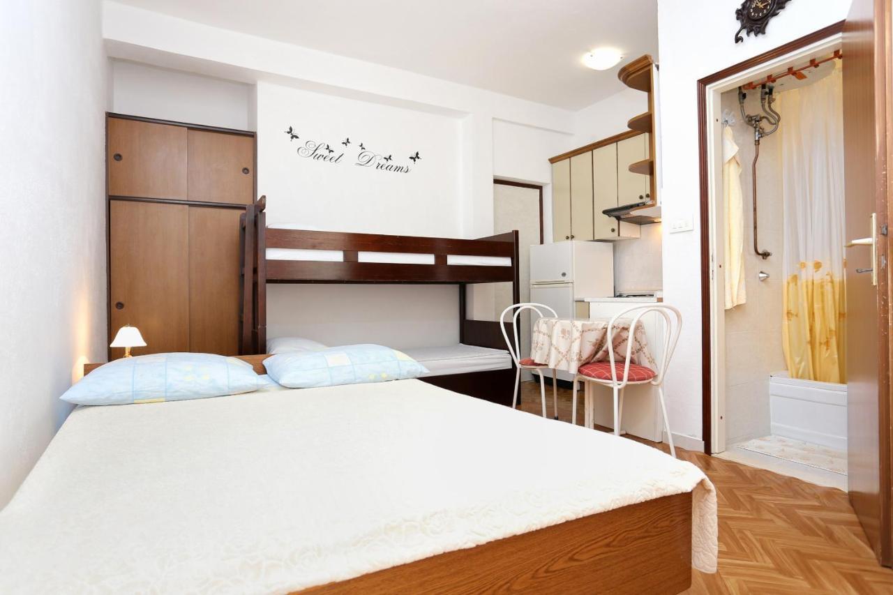 Family Friendly Seaside Apartments Razanj, Rogoznica - 10373 Exterior foto